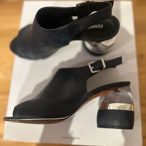 Kenneth Cole Lovelle glass pump shoes in Navy - Picture 4 of 7